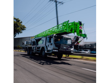 HYDRAULIC TRUCK CRANE 25T ZTC250V