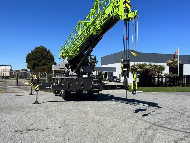 ROUGH TERRAIN 40T ZRT400