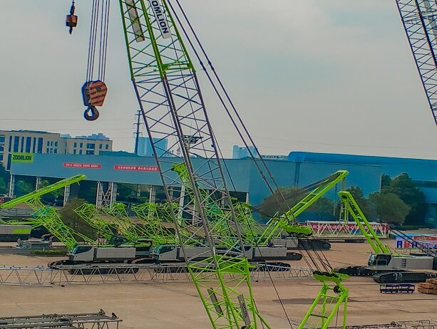 CRAWLER CRANE 100T ZCC1000V