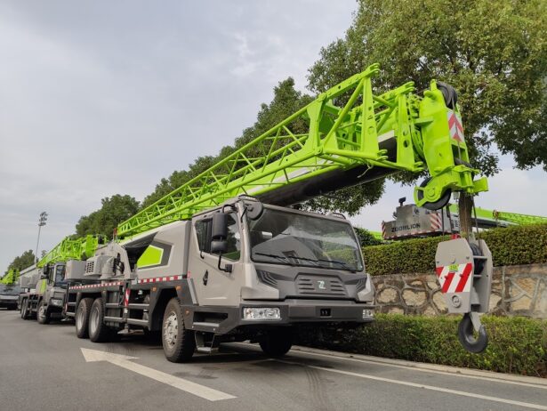HYDRAULIC TRUCK CRANE 25T ZTC250V